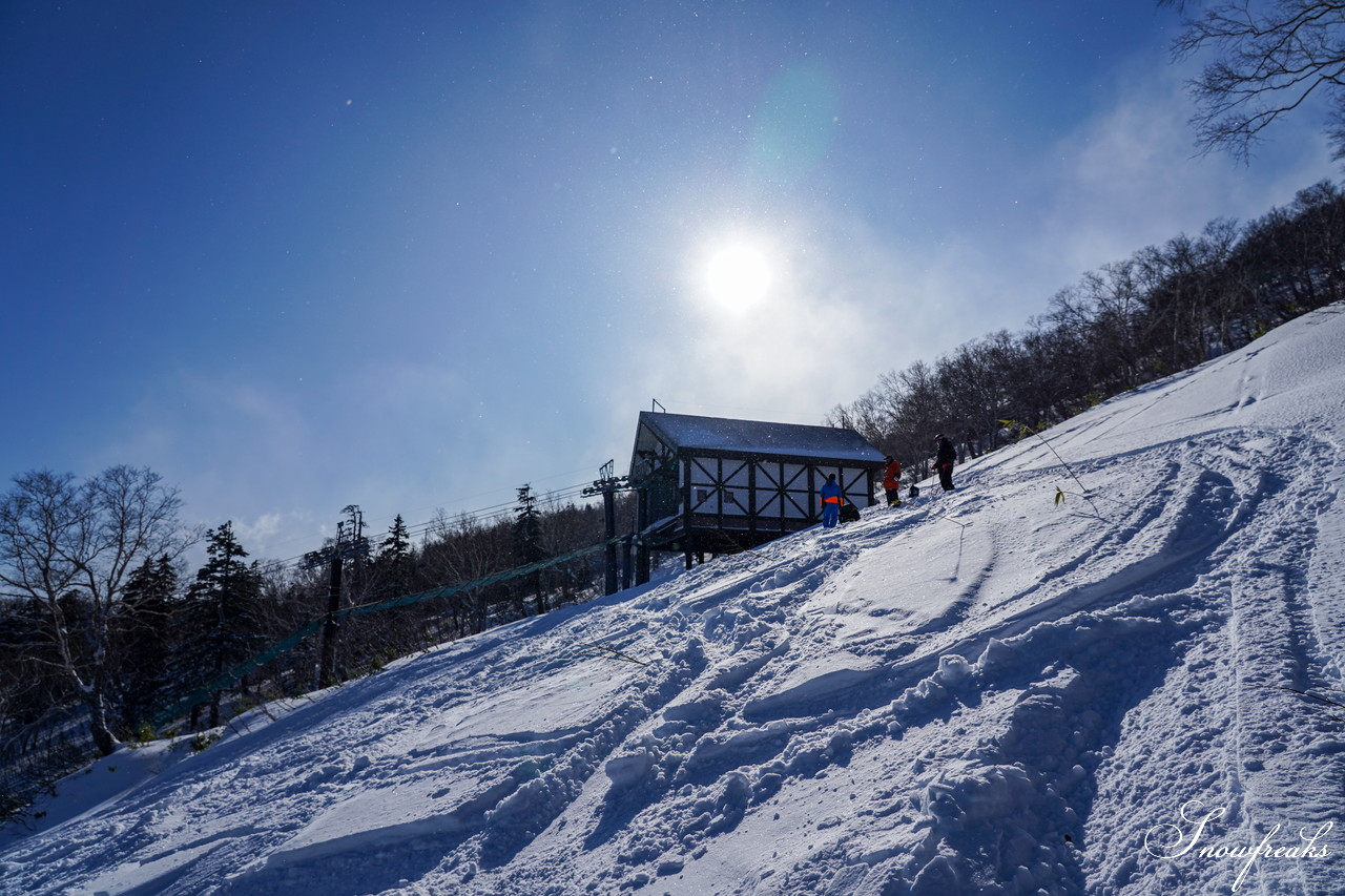 層雲峡黒岳ロープウェイスキー場 ふわふわのパウダースノーが舞い降りる『神々の遊ぶ庭』にシュプールを♪